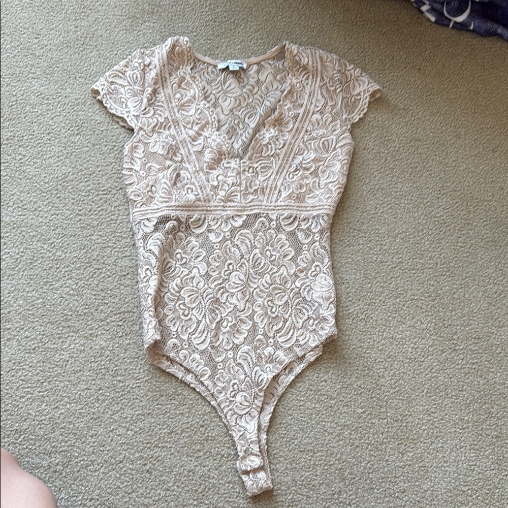 Fashion Nova Lace Bodysuit in Cream